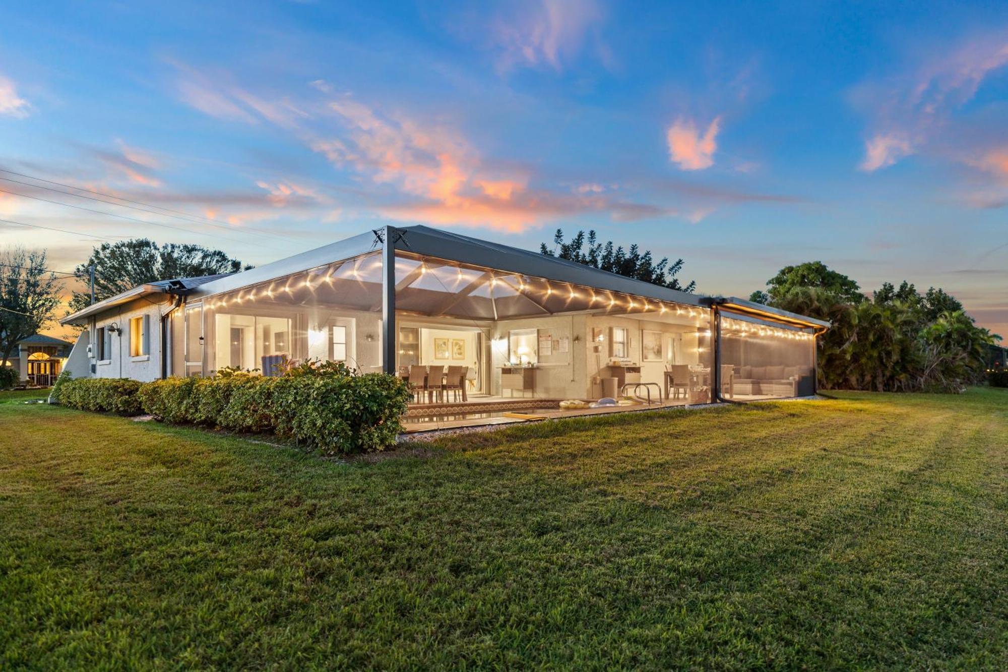 Serenity Waterfront Villa With King Suite, Private Pool, Great Lanai Enclosure And Long Water Views Cape Coral Buitenkant foto