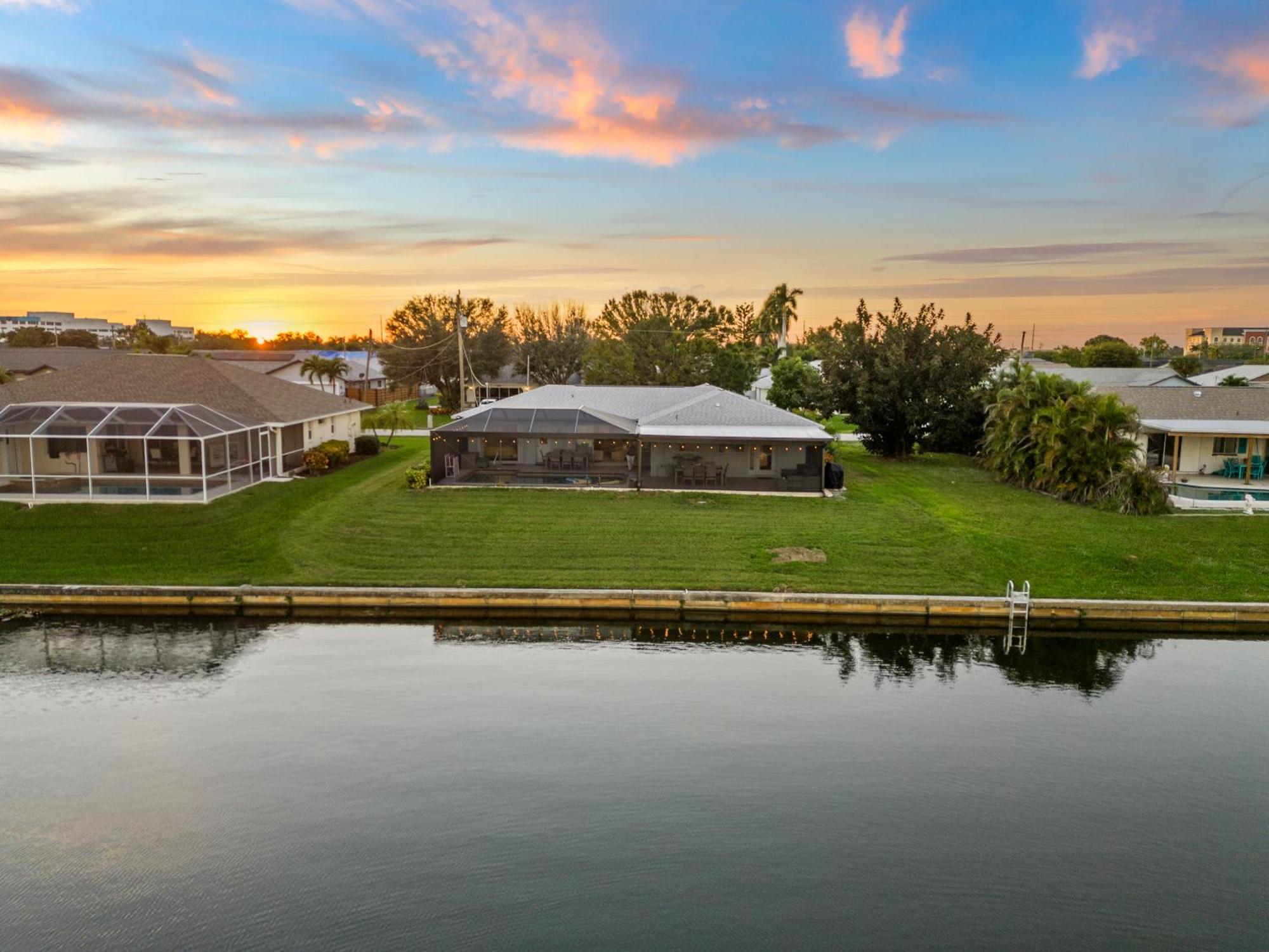 Serenity Waterfront Villa With King Suite, Private Pool, Great Lanai Enclosure And Long Water Views Cape Coral Buitenkant foto